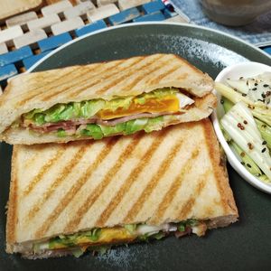 M＊Pの作ってみた!投稿(ベーコンエッグとキャベツのホットサンド)
