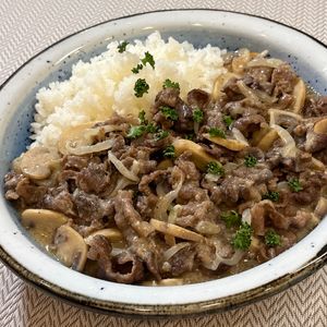 楽ラク手抜キッチン🐶🐾の作ってみた!投稿(お家にある材料で♡【簡単ビーフストロガノフ】)