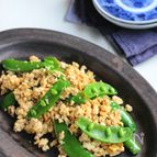 スナップエンドウと豆腐の香ばしごま油炒め