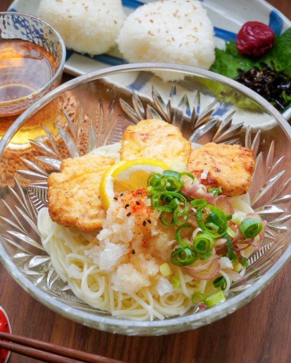 薬味たっぷり！鬼おろしとり天うどん | レシピサイトNadia