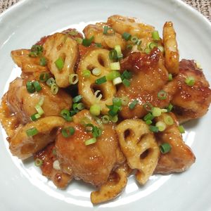 よっこの作ってみた!投稿(照りっと甘酢が食をそそる!秋の絶品【鶏れんこんの甘酢炒め】)