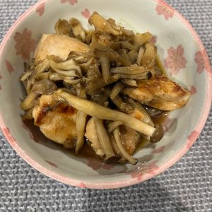 りんごの作ってみた!投稿(きのこ入り♩甘辛ガーリックチキンソテー)