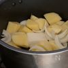 無水で味染み♡豚こま肉で！カレー肉じゃがの工程1