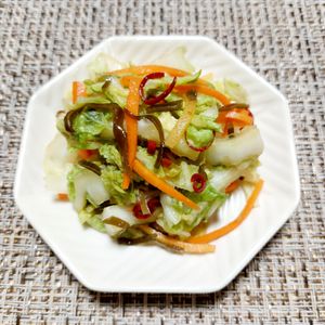 よっこの作ってみた!投稿(揉むだけ～《白菜と人参の塩昆布♡甘酢サラダ》)