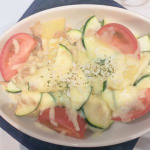 milkの作ってみた!投稿(【ズッキーニのツナポテチーズ焼き】火を使わずに作れる！)