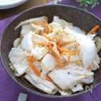 味付け簡単♪ちぎり白菜と人参のだし和え