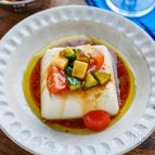 オリーブ醤油でワインに〇チーズとトマトときゅうりの彩り冷奴