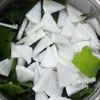 【わかめと大根の味噌汁】大根の旨味がたまらない☆王道の味噌汁の工程3
