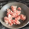 ごはんが止まらない！豚バラと新玉ねぎの甘辛炒めの工程3