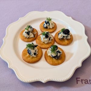 𝔂𝓾𝓶𝓲🍓の作ってみた!投稿(市販の黒豆煮を使って簡単に♪
黒豆クリームチーズカナッペ)
