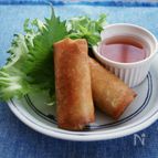 野菜でくるっと巻いて食べる、ベトナム風揚げ春巻き
