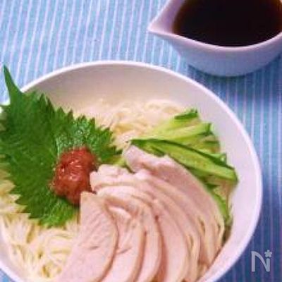 さっぱり♪蒸し鶏の梅しそそうめん