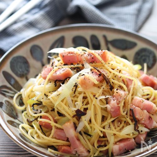 【長ねぎとベーコンの塩昆布生姜パスタ】味付け調味料不要で簡単