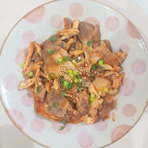 milkの作ってみた!投稿(ご飯がすすむ満足おかず！豚こま肉と舞茸のキムチ炒め)