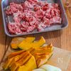 【かぼちゃと豚こま肉のスタミナ炒め】焼肉のたれで！男子も喜ぶの工程1