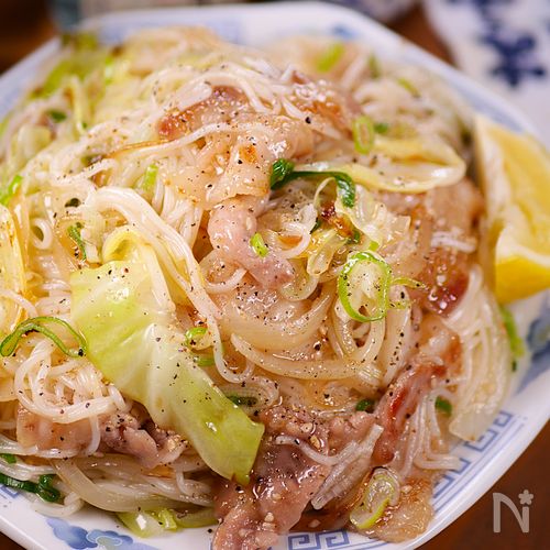 行列の定食屋さんの🍚スタミナねぎ塩豚バラ油そうめん🤩