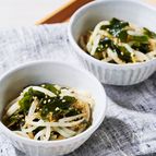 レンジで簡単！【もやしとわかめのサラダ】