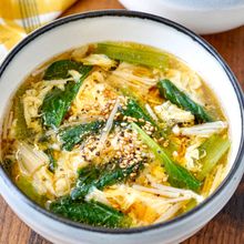 【小松菜と卵の中華スープ】パパッと1品♪栄養◎具沢山スープ♡
