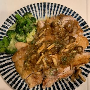ぐ〜たら子の作ってみた!投稿(永久保存版！サイゼリヤ再現【ディアボラ風チキン】パリじゅわ♡)
