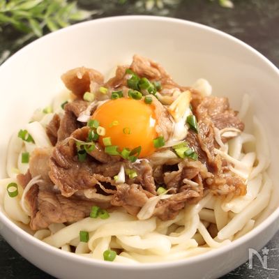冷たい豚すきまぜそば!特製濃厚たれの汁なしうどん