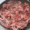 焼いて絡めるだけ♪あと味軽やか【豚こまと大葉の照り焼き】の工程2