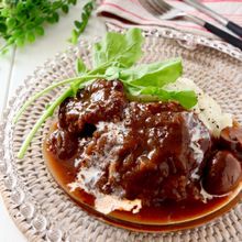 圧力鍋で＊牛すね肉の赤ワイン煮込み