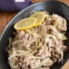 【豚こまと玉ねぎのさっぱりレモンソテー】おつまみにも！