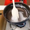 油脂、サイリウムハスクなしでも膨らむ「基本の米粉パン」の下準備