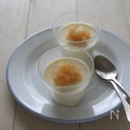 杏仁豆腐りんごソース添え
