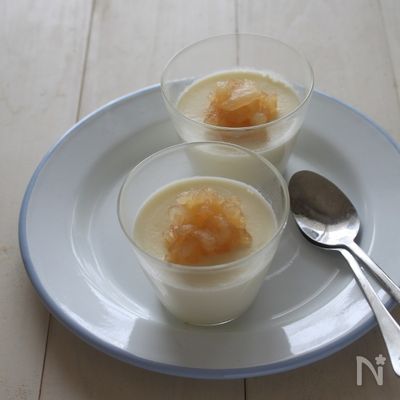 杏仁豆腐りんごソース添え