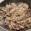 シャキシャキでくせになる♪【れんこんとひき肉のカレー炒め】の工程4