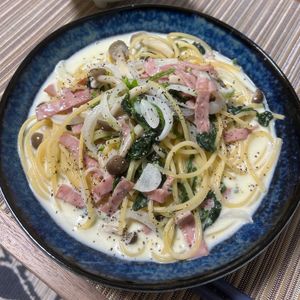単身赴任おじさんの作ってみた!投稿(ほうれん草とベーコンの濃厚クリームパスタ)