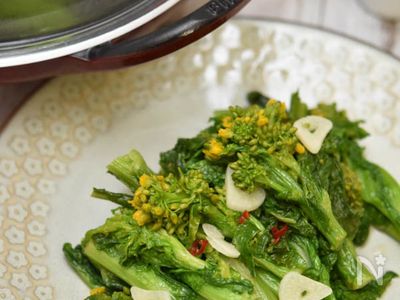 Staub 菜花のペペロンチーノ仕立て By バリ猫ゆっきー 吉田由季子 レシピサイト Nadia ナディア プロの料理家のおいしいレシピ