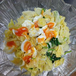 鶏皮坊主の作ってみた!投稿(ほうれん草とキャベツのごまマヨたまごサラダ)