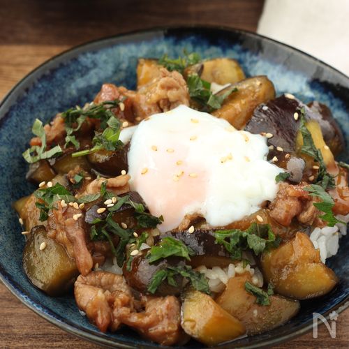 【なすと豚こま肉のスタミナ丼】ワンパンで簡単！満腹1皿