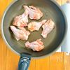 手羽元とじゃがいもの照り煮の工程1