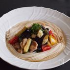 太陽をいっぱいあびた野菜を楽しむ！夏野菜の焼きびたし素麺♪