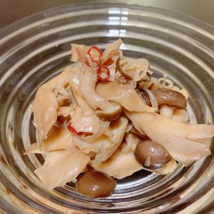 りんの作ってみた!投稿(きのこと糸こんにゃくの洋風きんぴら【#作り置き#お弁当】)