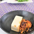 たこのピリ辛和え　冷奴とともに