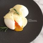 半熟卵とチーズソース