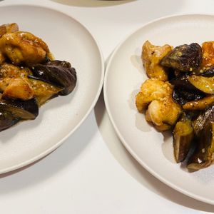 しーちゃんの作ってみた!投稿(ワンパン10分！【鶏むね肉となすのガリバタ醤油炒め】)