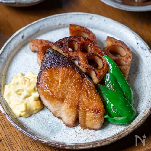 【ぶりとれんこんのタルタル照り焼き】ほくほく食感がアクセント