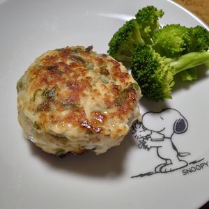 ももの作ってみた!投稿(低脂質♡【大葉と豆腐のチキン味噌バーグ】混ぜて焼くだけ！)