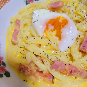 ヴェルの作ってみた!投稿(5分あれば完成！濃厚チーズ卵うどん)