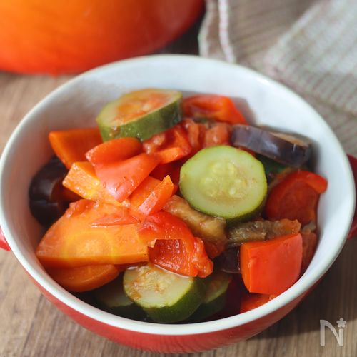 重ねて煮るだけ！夏野菜の旨み♡重ね煮ラタトゥイユ