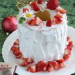 特大バウムクーヘンで苺のデコレーションケーキ