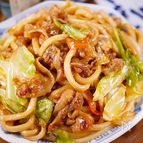行列のうどん屋さんの🍜豚バラみりん味噌漬け焼きうどん🤩