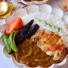 【カリカリチキンカレー夏野菜添え】簡単！夏のごちそうカレー