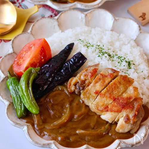 【カリカリチキンカレー夏野菜添え】簡単！夏のごちそうカレー