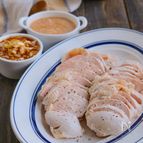 しっとり茹で鶏【にんにく生姜ねぎポンだれ＆ツナマヨソース】